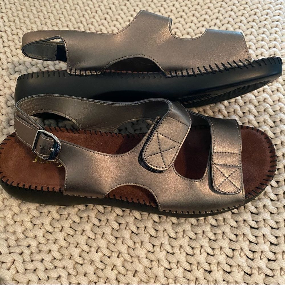 Women’s Sebastino leather sandals. Sz 11. Copper color.